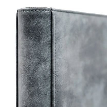 Detalj sivog Gemloader albuma za toploadere